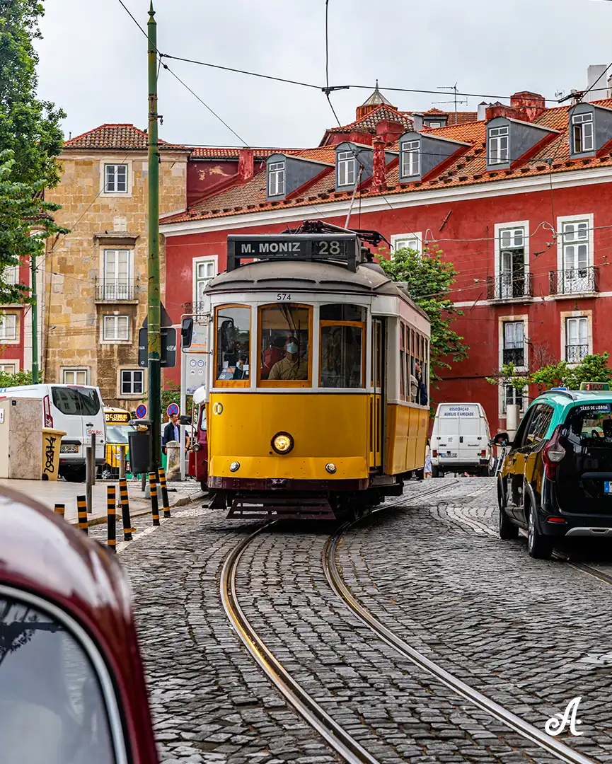 Tramway n°28 Lisbonne Portugal - Photo voyage lifestyle - Alexis GALINDO